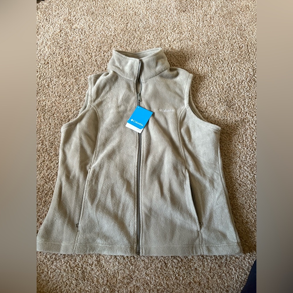 NWT Women’s Columbia Fleece Vest